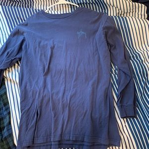 Long sleeve t-shirt.